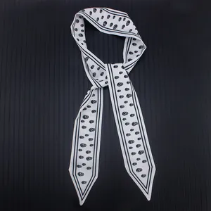 Pañuelo de seda de 120cm para asa de bolso con estampado de calaveras góticas