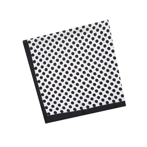 Carré de soie chic à pois noirs et blancs avec bordure large pour femmes