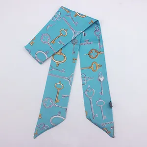 Pañuelo twilly de seda azul con estampados de llaves vintage para asas de bolsos