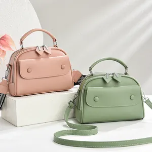 Sac à main et bandoulière tendance en cuir PU semi-circulaire en rose et vert pastel
