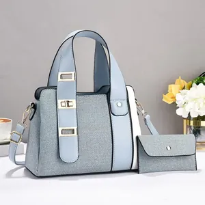 Ensemble sac à main bleu patchwork avec portefeuille assorti et détails dorés