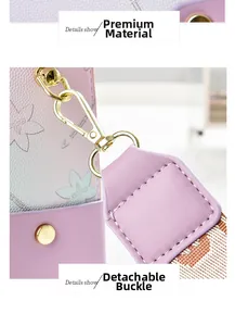 Détail du sac dégradé rose montrant le cuir texturé et la boucle métallique amovible