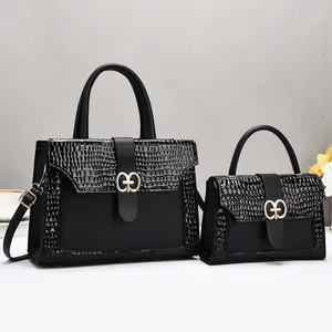 Ensemble de sacs à main noirs en relief crocodile avec boucle dorée et bandoulière