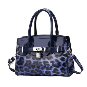 Borsa a mano alla moda in pelle lucida da donna con stampa leopardata blu e manici