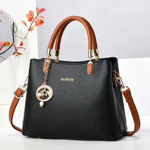Sac à Main Élégant pour Femme Grande Capacité en Cuir PU Sac à Bandoulière Couleur Contrastée Sac à Main Mode Avec Pendentif
