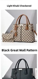 Dettaglio delle borse tote a quadri kaki e motivi neri con pochette coordinate