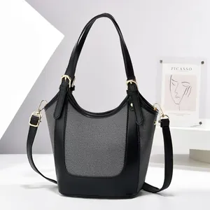 Sac Seau pour Femme à la Mode en Cuir PU et Tissage Couleur Bloc Couture Grande Capacité Sac à Bandoulière Tendance Main Casual Avec Matériel Doré