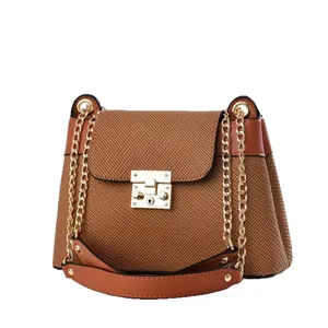 Borsa a tracolla intrecciata marrone da donna con chiusura a rotazione dorata