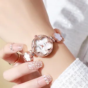 Élégante montre à quartz trèfle en or rose pour femme avec cristaux étincelants