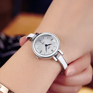 Montre à quartz élégante JW pour femme avec bracelet argenté et cadran blanc romain