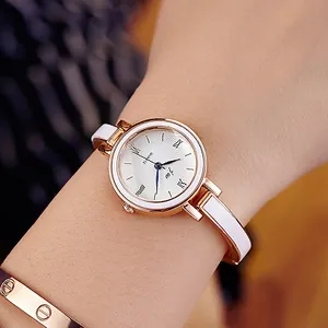 Montre à quartz chic pour femme en or rose avec cadran à texture ondulée et bracelet
