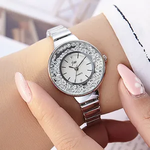 Γυναικείο ρολόι quartz με καντράν από στρας και ασημί μεταλλικό μπρασελέ λουράκι