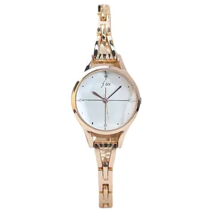 Élégante montre femme en or rose avec cadran blanc et bracelet gourmette évidé