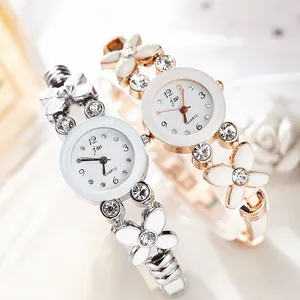 Montre bracelet élégante pour femme en or rose et argent avec fleurs en strass