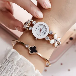 Coffret montre femme quartz or rose avec fleurs strass et bracelet trèfle élégant