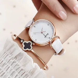 Montre élégante or rose pour femme avec bracelet cuir blanc et jonc trèfle