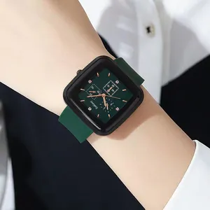 Damen-Quarzuhr mit quadratischem Gehäuse, grünem Silikonarmband und Roségold-Akzenten