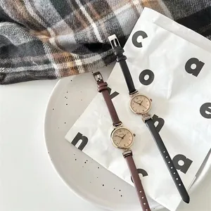 Relojes vintage elegantes para mujer con esfera redonda y correas finas de cuero negro y marrón