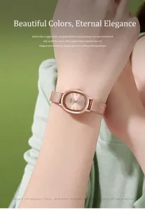 Detailansicht der ovalen roségoldenen Uhr mit Mesh-Armband am Handgelenk