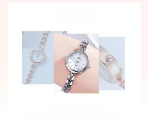 Détail du bracelet en chaîne en forme de cœur et du petit cadran de cette montre quartz