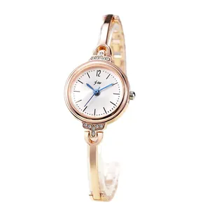 Elegante roségoldene Quarzuhr für Damen mit weißem Zifferblatt und feinem Armband