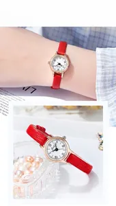 Détail de la montre élégante avec bracelet en cuir rouge et cadran à chiffres romains