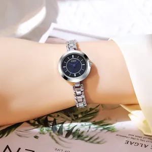 Montre élégante pour femme avec bracelet en acier argenté et cadran bleu foncé