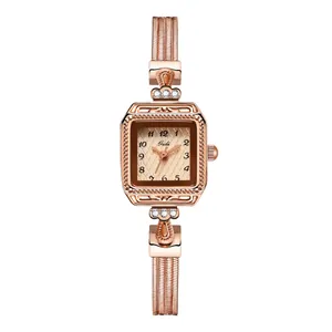 Montre vintage carrée en or rose pour femme avec bracelet en maille et diamants