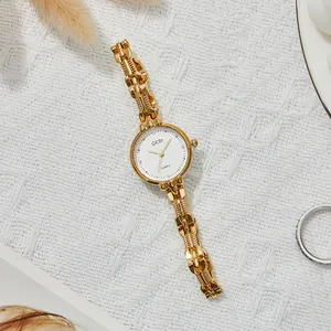 Orologio donna a catena dorata con quadrante bianco rotondo e indici in strass scintillanti