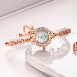 Montre à quartz en or rose avec bracelet à fleurs en strass et cordon réglable