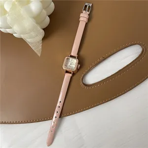 Elegante orologio vintage quadrato da donna con cinturino in pelle rosa e cassa oro