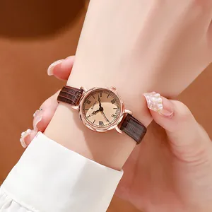 Orologio elegante da donna con cassa in metallo oro rosa e cinturino in pelle marrone