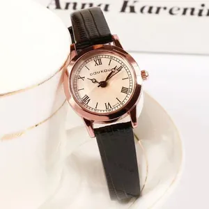 Montre à quartz vintage pour femme avec boîtier rose doré et bracelet marron façon lézard