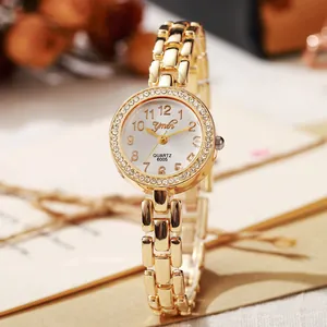 Montre à Quartz Femme Élégante avec Petit Cadran Rond et Lunette en Strass Bracelet à Maillons en Alliage à la Mode Cadeau Femme