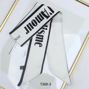 Élégant foulard twilly ivoire avec imprimé L'Amour noir pour poignées de sac