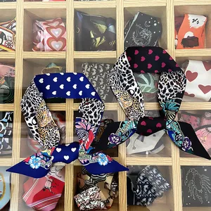 Foulard Twilly en Satin Imprimé Léopard Et Coeur Pour Femmes Élégant Bandeau Cheveux Patchwork Enroulement Poignée De Sac