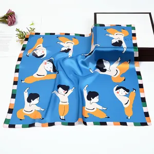 Zijden vierkante sjaal met cartoon kung-fu meisjes en geruite randen decoratie