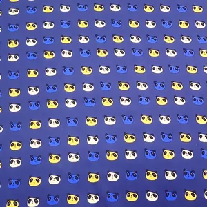 Gedetailleerd patroon van kleine panda's op een donkerblauwe zijden sjaal van 53 cm