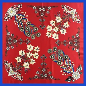 Pañuelo de seda roja de 90 cm con elegantes lirios blancos y motivos botánicos simétricos