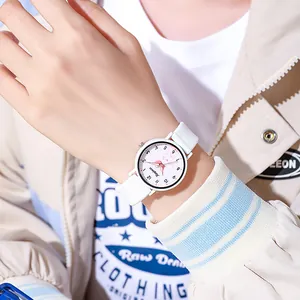 Montre à quartz blanche minimaliste avec bracelet en silicone et cadran dessin animé