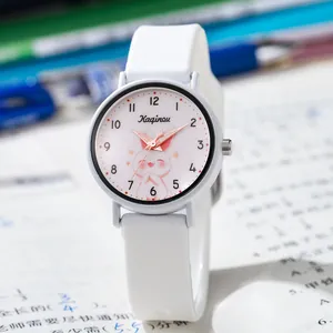 Montre écolier blanche mignonne avec cadran lapin rose et bracelet en silicone doux