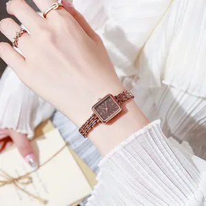 Elegante orologio da donna quadrato in oro rosa con cinturino in maglia e quadrante marrone