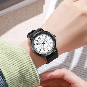 Orologio al quarzo sportivo da uomo con quadrante bianco, cassa nera e cinturino in silicone
