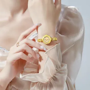Montre bracelet JW dorée pour femme avec mouvement à quartz et cristaux étincelants
