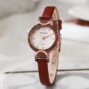 Damen-Quarzuhr mit burgunderrotem Lederarmband und roségoldenem Strass-Gehäuse