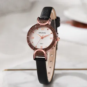 Damen-Quarzuhr mit roségoldenem Gehäuse, Strassbesatz und schwarzem Lederarmband