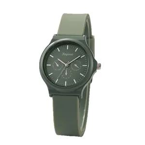 Legergroen kwartshorloge met siliconen band en functionele drie-subdial display