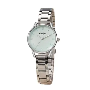 Montre en acier argenté avec cadran vert menthe et bracelet métallique pour femme chic