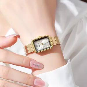 Elegante goldene Damen-Quarzuhr in Rechteckform mit Metallarmband und weißem Zifferblatt