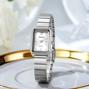 Elegante silberne rechteckige Quarzuhr für Damen mit poliertem Edelstahl-Mesh-Armband